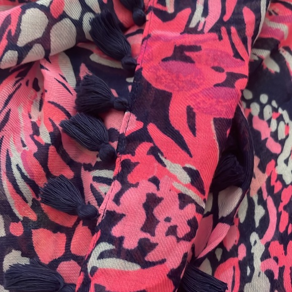 Lilly Pulitzer scarf - Picture 3 of 4